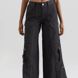URBAN OUTFITTERS RILEY CARGO PANTS (BLACK)